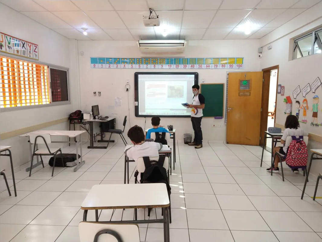 Imagem ilustrativa da imagem Escolas reforçam higienização e orientações na volta às aulas presenciais