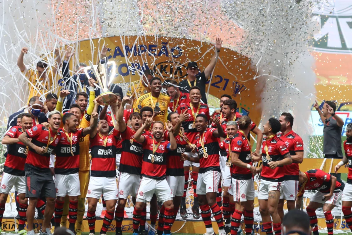 Imagem ilustrativa da imagem Flamengo bate Palmeiras nos pênaltis e conquista Supercopa do Brasil após grande jogo