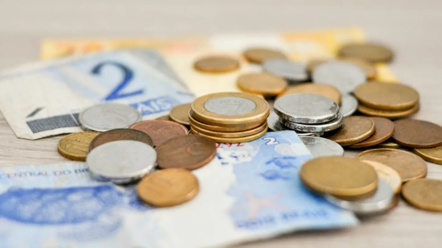 Imagem ilustrativa da imagem Governo prevê salário mínimo de R$ 1.147 em 2022, sem ganho real