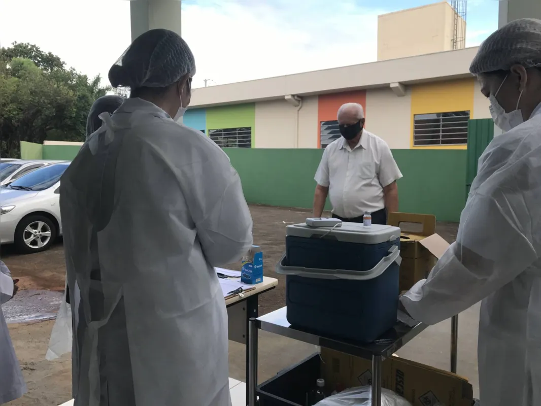 Imagem ilustrativa da imagem Idosos começam a ser vacinados nos distritos de Londrina