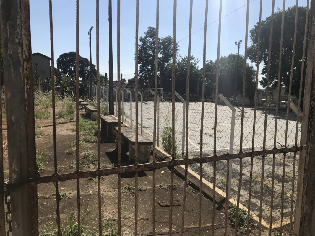 Imagem ilustrativa da imagem Incêndio denota abandono do centro comunitário  da Vila Nova