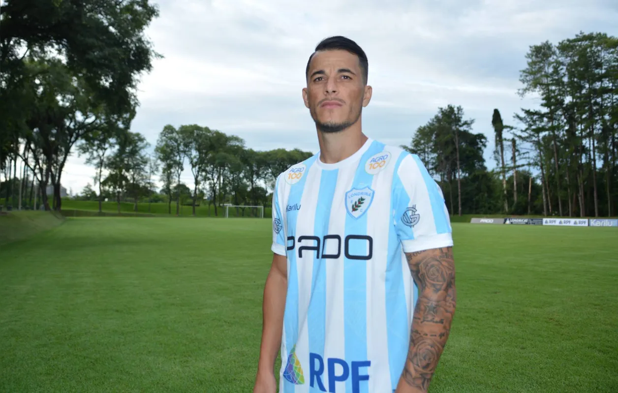 Jogador passou por cinco clubes nos últimos três anos