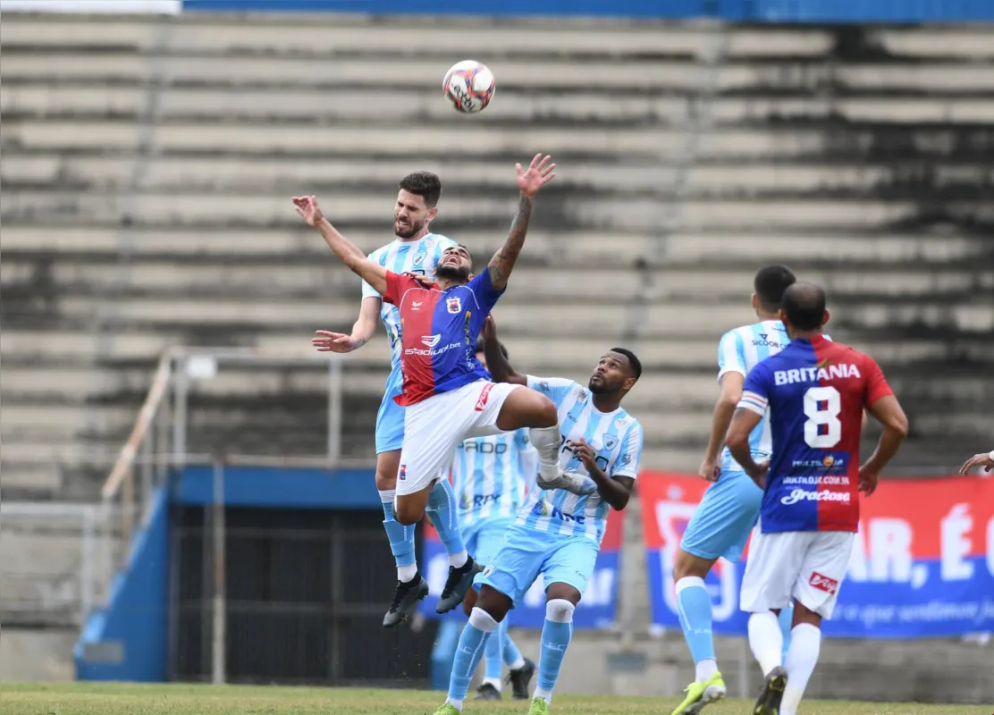 Imagem ilustrativa da imagem LEC não aproveita vantagem e cede empate ao Paraná na Capital