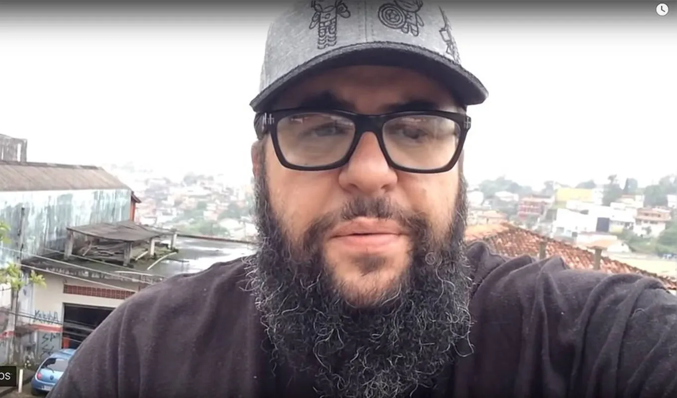 Ferréz: "Numa tarde fui a um amigo e o preparei para ficar com os originais do que eu tinha escrito, com medo de morrer antes de terminar o livro"