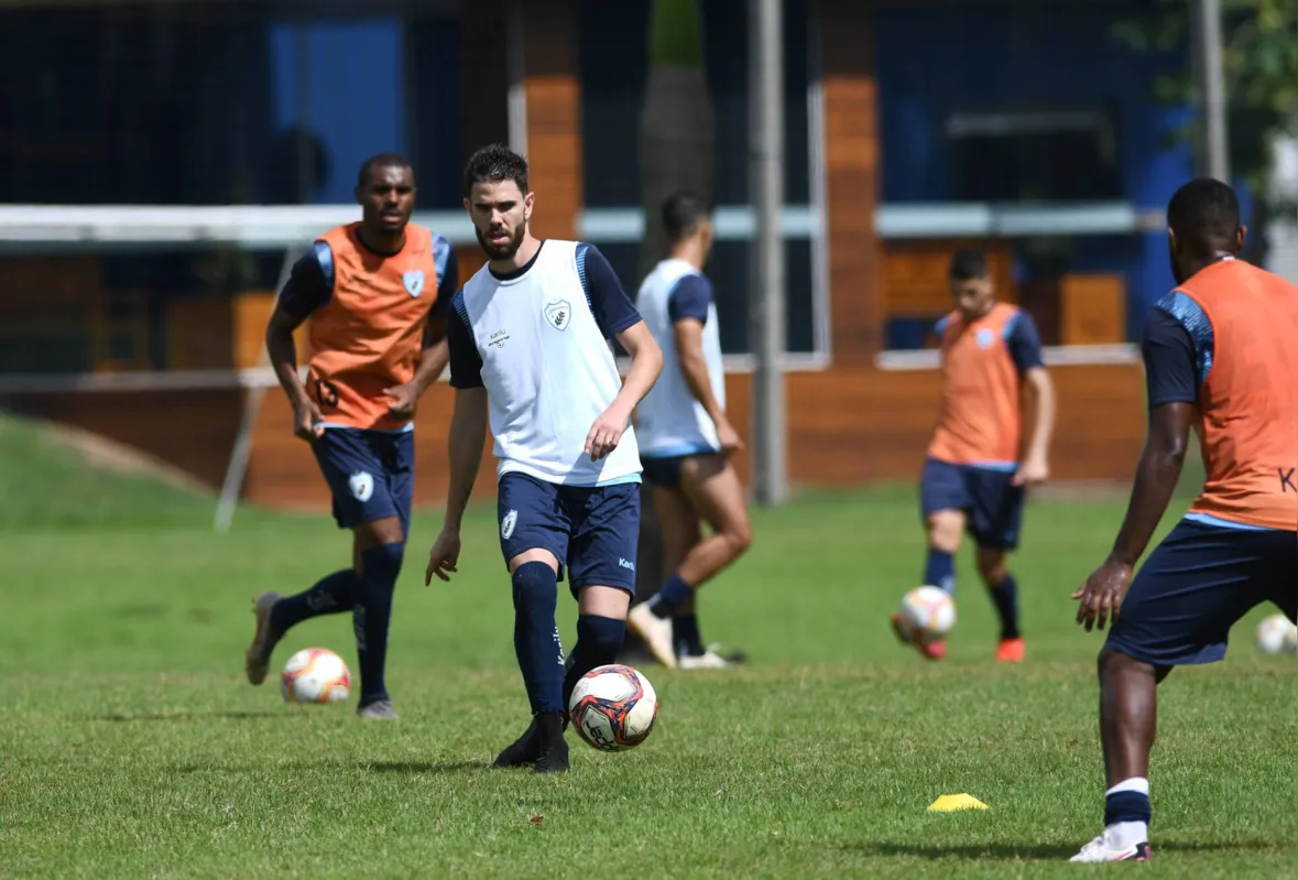 O volante Marcel aposta na recuperação do LEC no Paranaense: "Uma vitória já na próxima rodada vai estabilizar a equipe"