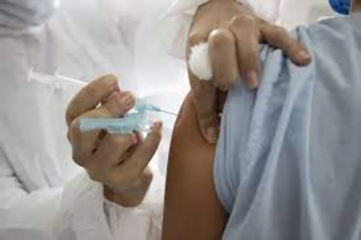 Imagem ilustrativa da imagem Londrina inicia vacinação contra Covid-19 em idosos com 63 e 64 anos