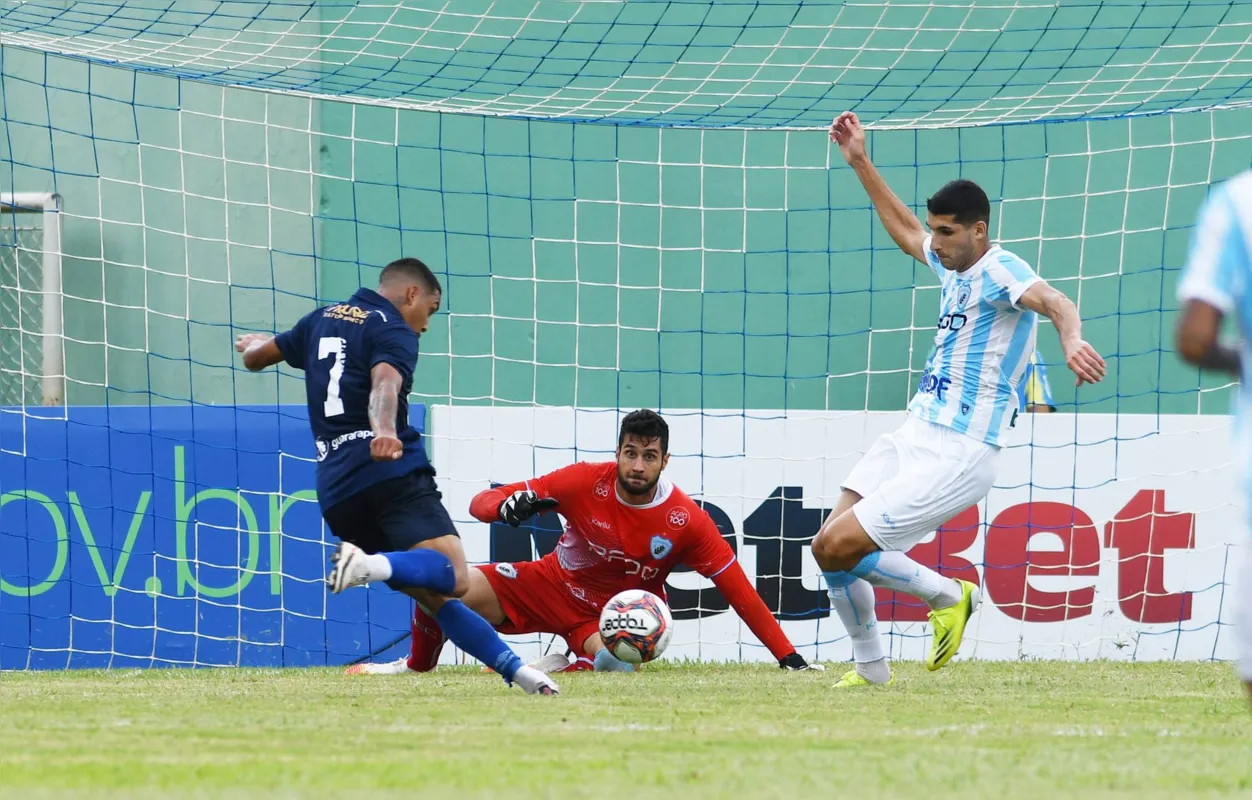 Com grande atuação, o goleiro Dalton evitou a derrota do Londrina em Arapongas