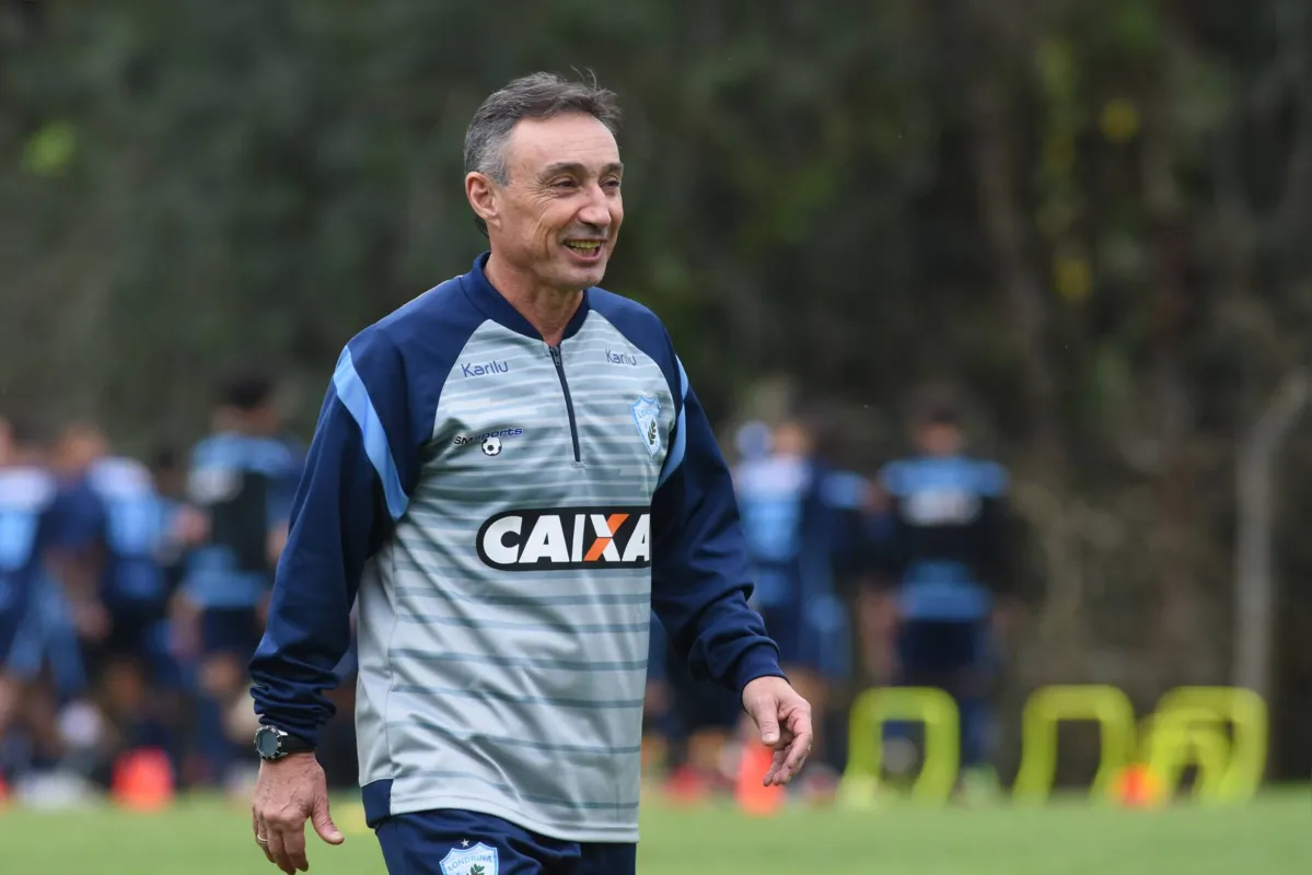 Imagem ilustrativa da imagem Londrina oficializa a volta de Roberto Fonseca