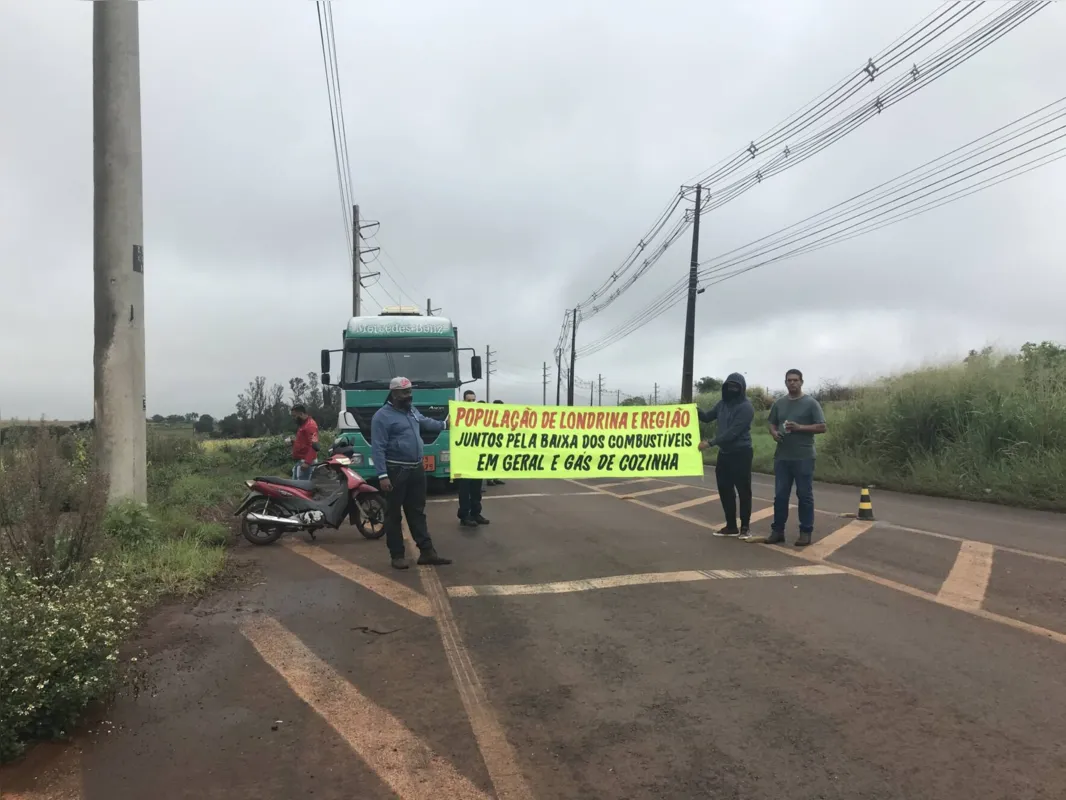 Imagem ilustrativa da imagem Londrina tem quarto dia de protesto contra a alta do combustível