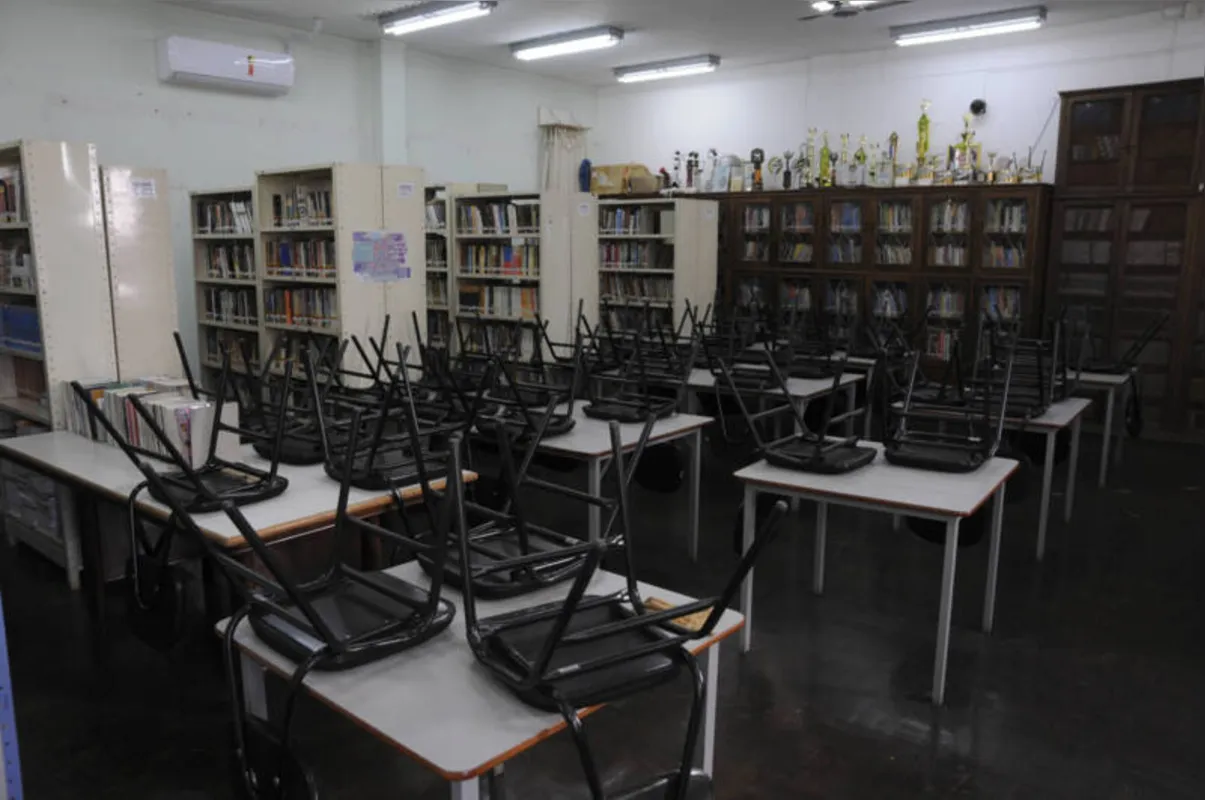 Imagem ilustrativa da imagem MP cobra retomada da aulas presenciais na rede pública do Paraná