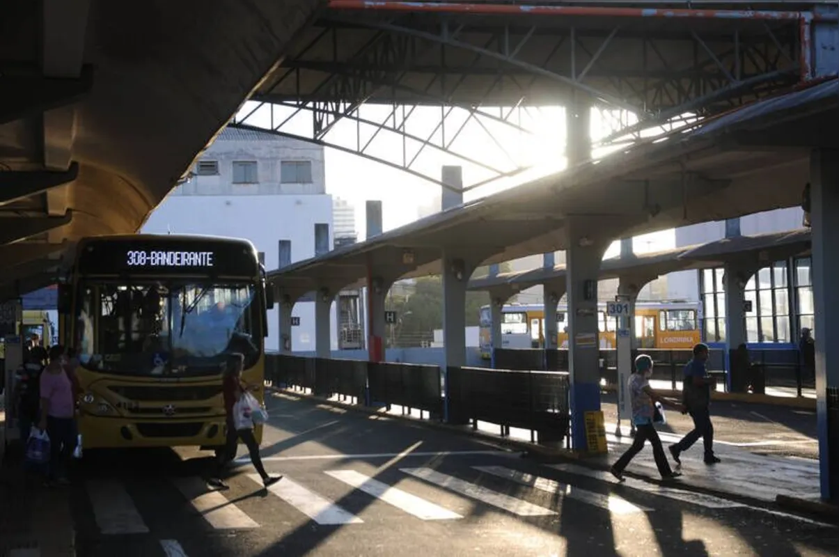 Imagem ilustrativa da imagem MP propõe bloquear cartão transporte de usuário com Covid em Londrina