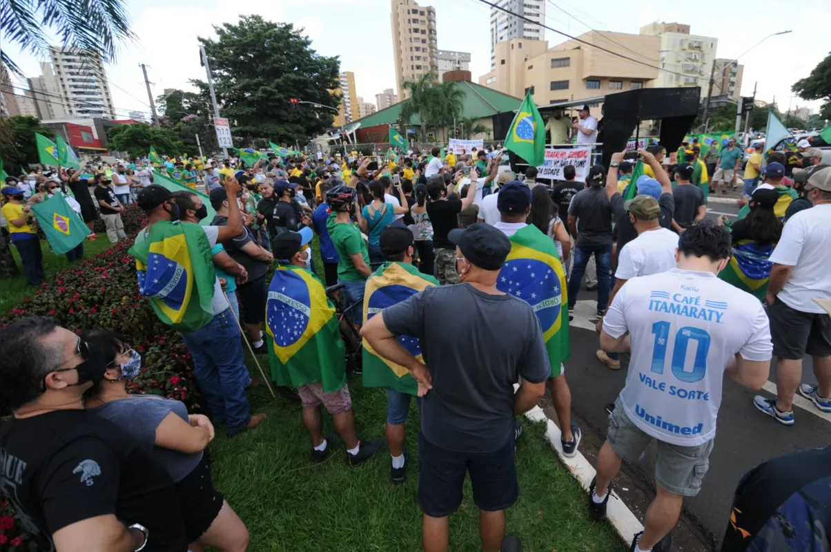 Imagem ilustrativa da imagem Manifestantes protestam contra STF e medidas restritivas