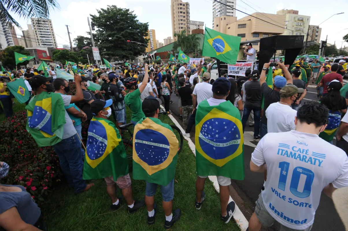 Imagem ilustrativa da imagem Manifestantes protestam contra STF e medidas restritivas