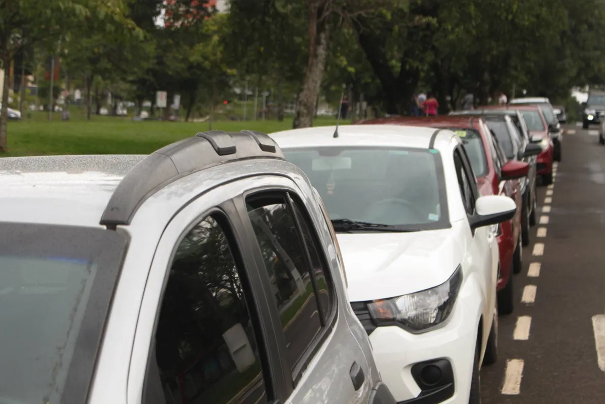 Imagem ilustrativa da imagem Motoristas por aplicativos fazem buzinaço em Londrina