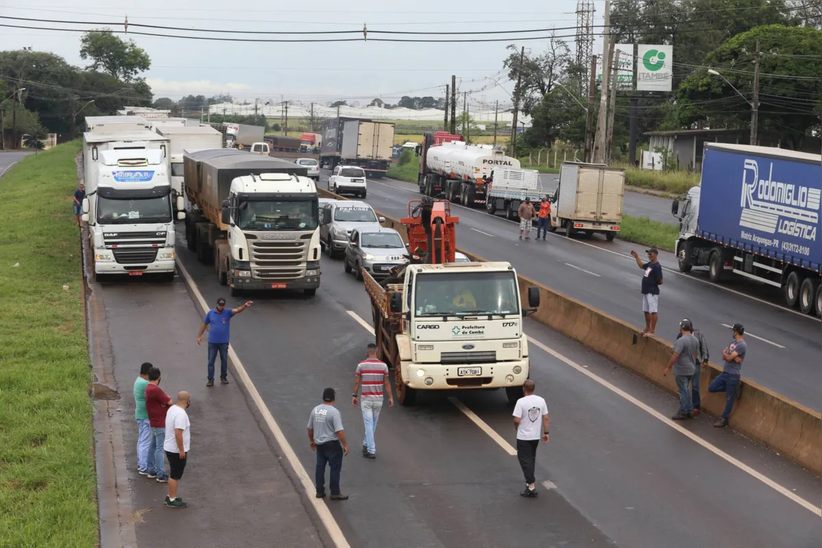 Imagem ilustrativa da imagem Motoristas realizam novo bloqueio parcial na região de Cambé