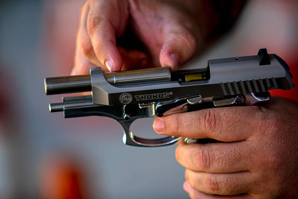 Imagem ilustrativa da imagem Novo decreto de armas de Bolsonaro entra em vigor nesta terça