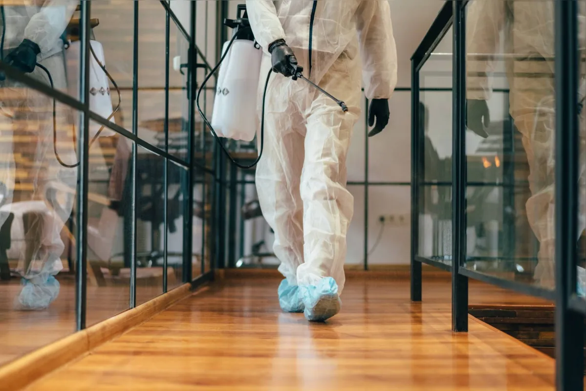 Perante a justiça, as empresas são responsáveis pelo cumprimento dos protocolos como exigência do uso de máscaras pelos funcionários, uso de álcool em gel , distanciamento e sanitização do ambiente em caso de contágio para prevenção da covid-19 
