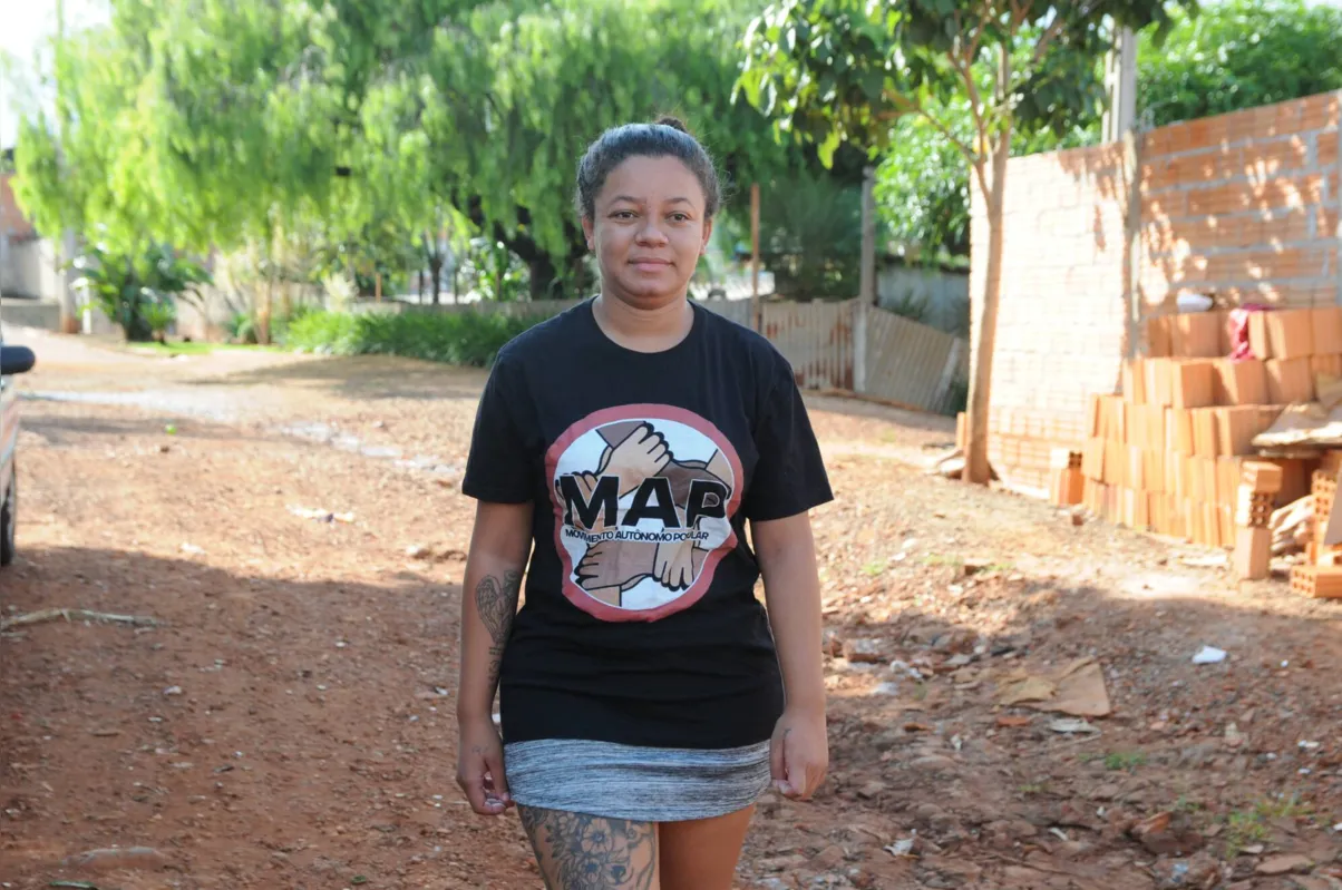 Taiane Martins de Oliveira: "Divido um pacote de arroz em três partes para que mais famílias recebam alimentos"
