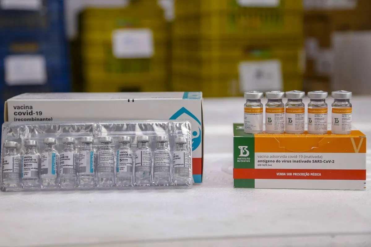 Imagem ilustrativa da imagem Paraná recebe 242 mil doses de vacina contra Covid-19