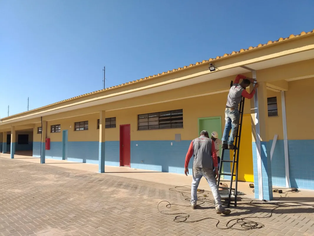Construção tem custo de R$ 5 milhões e unidade de ensino  terá dez salas de aula, laboratório, quadra coberta, entre outros espaços 