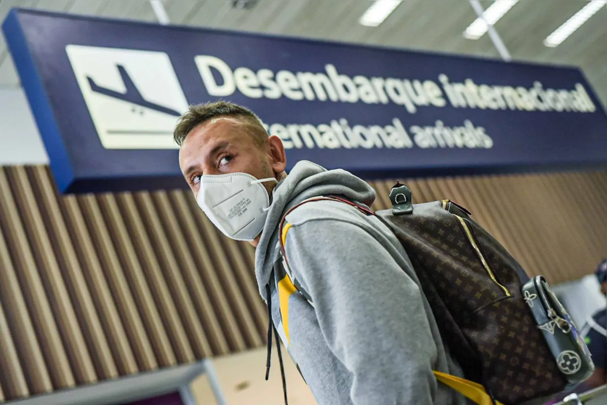 Imagem ilustrativa da imagem Rafinha é aguardado hoje em Porto Alegre para assinar com o Grêmio