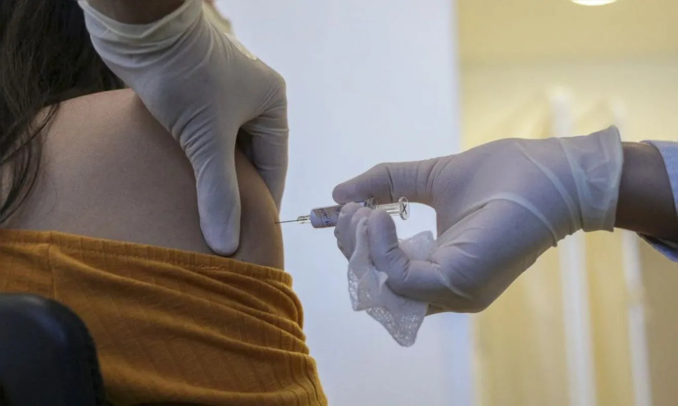 Imagem ilustrativa da imagem Região de Londrina vai receber mais 11 mil doses, informa Sesa