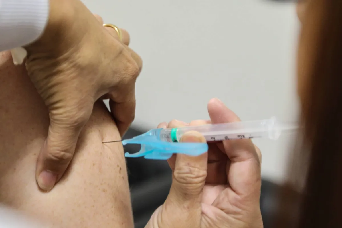 Imagem ilustrativa da imagem Regional de Saúde de Londrina distribui 31.500 doses para vacinação contra a gripe