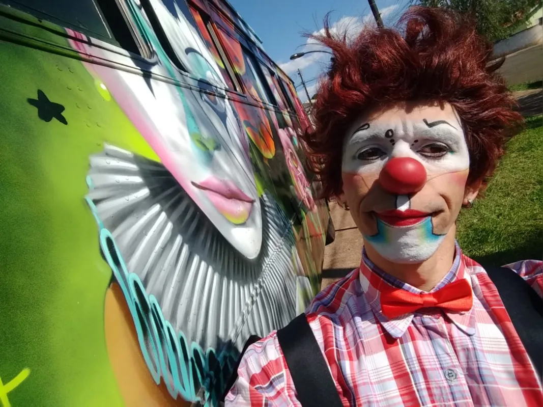 Paulo Líbano como o palhaço Bokinha: para ele, a arte é um instrumento de transformação social