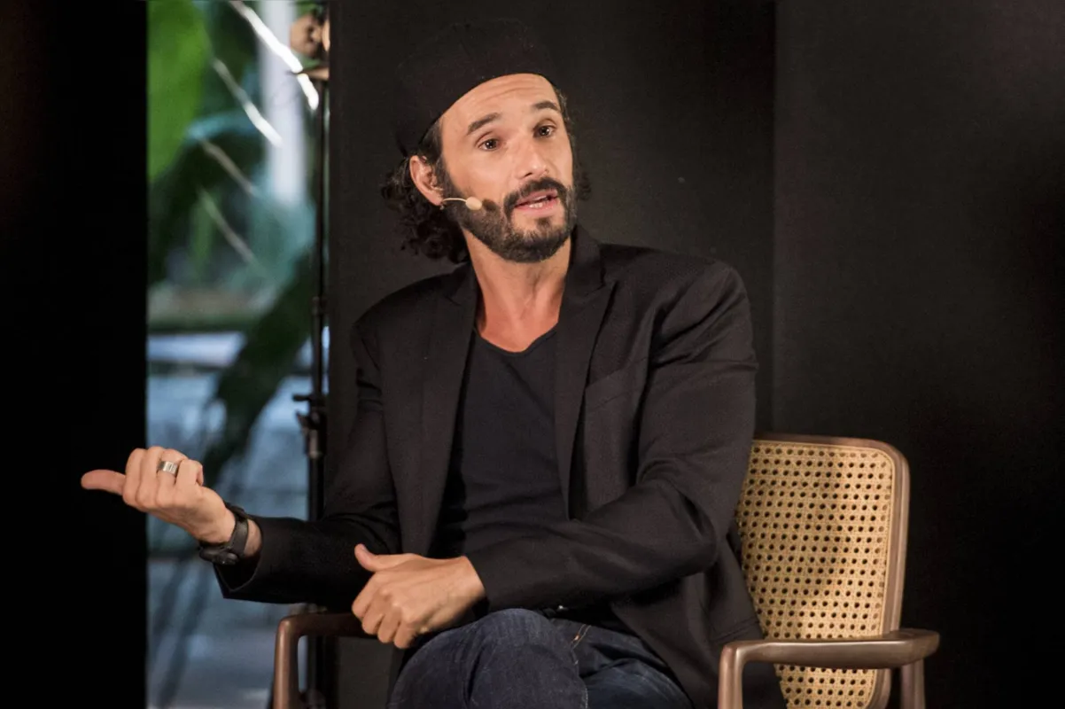Para Rodrigo Santoro, um dos méritos de Fernaão de Magaçhães foi de nunca ter desistido da expedição, apesar dos obstáculos: 