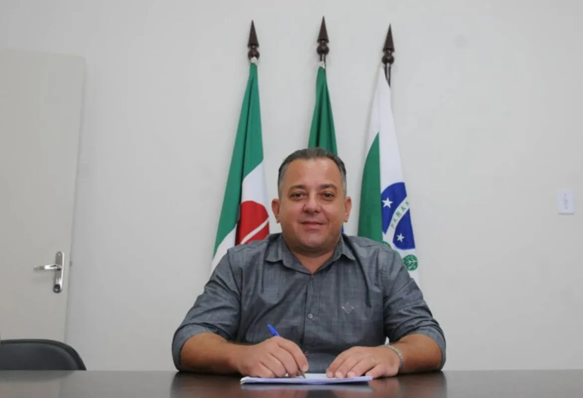 Com a reposição, Conrado Scheller (DEM) ganharia mais do que Marcelo Belinati, prefeito de  Londrina