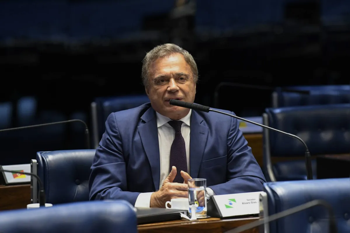 Imagem ilustrativa da imagem Senadores do PR criticam conversa de Bolsonaro e Kajuru