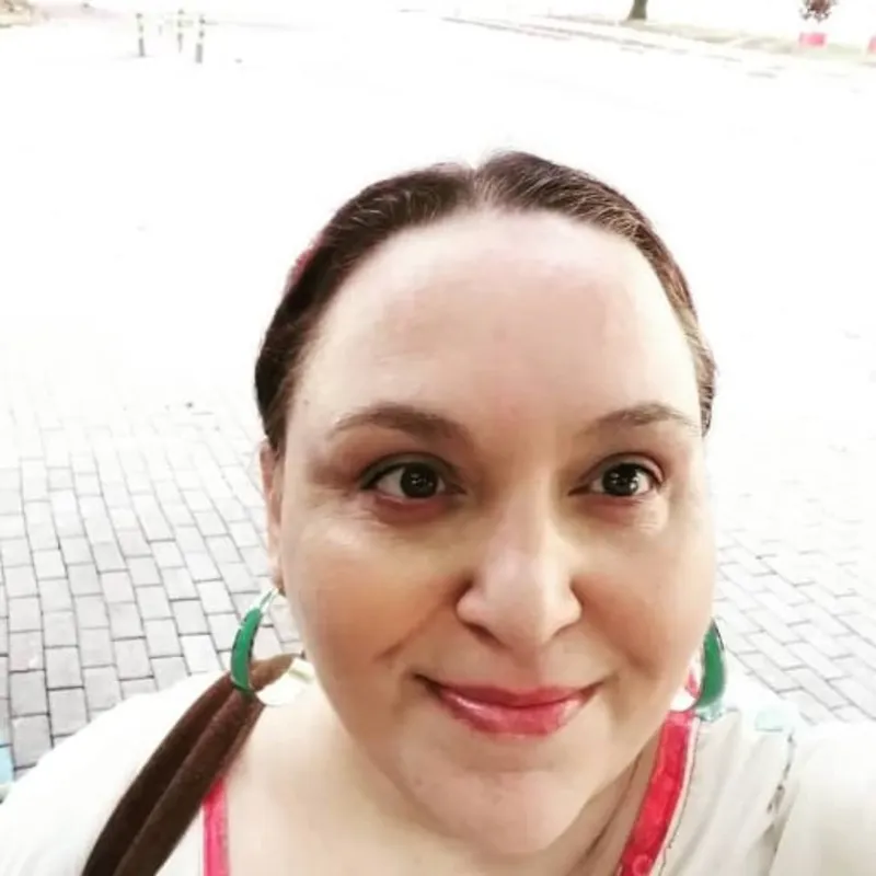 .A escritora paulistana Fal Vitielli fala sobre o "talento para a literatura” nesta quinta-feira (11)
