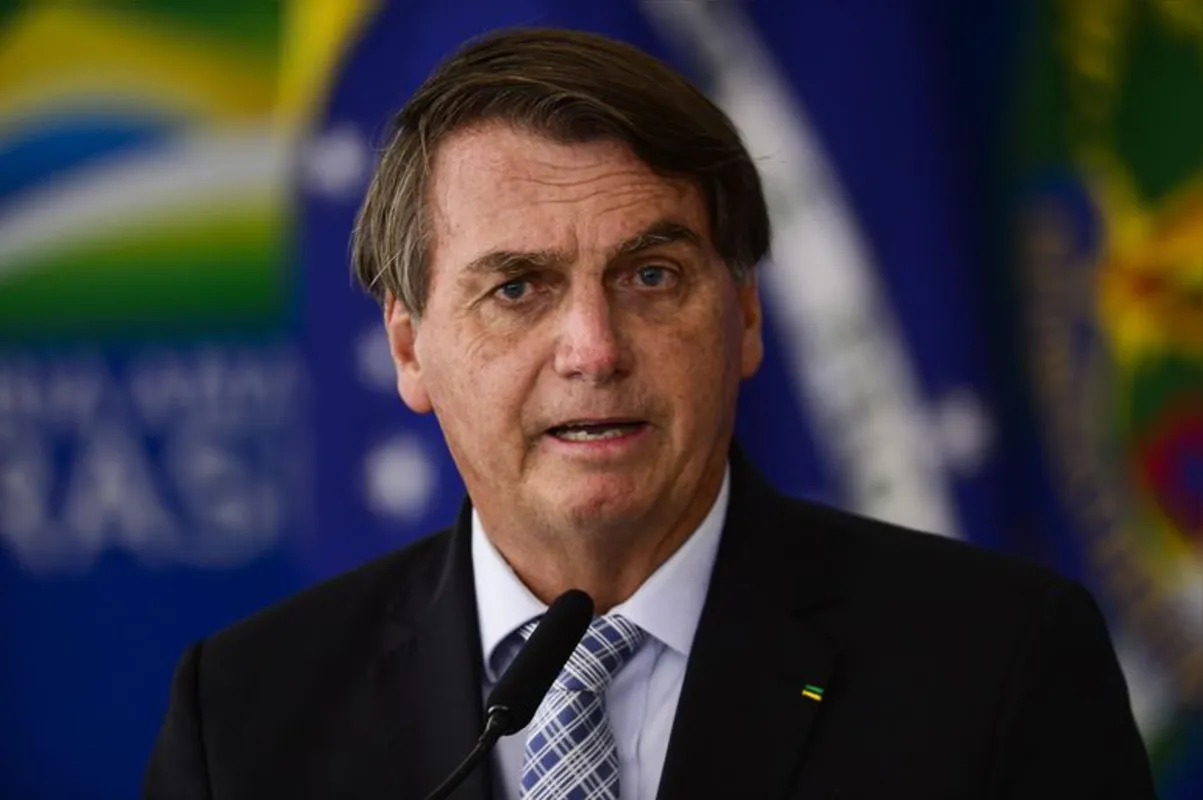 Imagem ilustrativa da imagem 'Tiranetes tolhem a liberdade', diz Bolsonaro em aglomeração no Alvorada