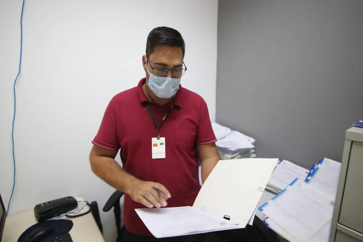 Ademir Gervásio de Souza, diretor técnico: “A gente trabalha com o imprevisível, na mesma hora que não tem nada, o hospital avisa de dois, três corpos e, quando a gente vê, têm seis famílias aqui” 