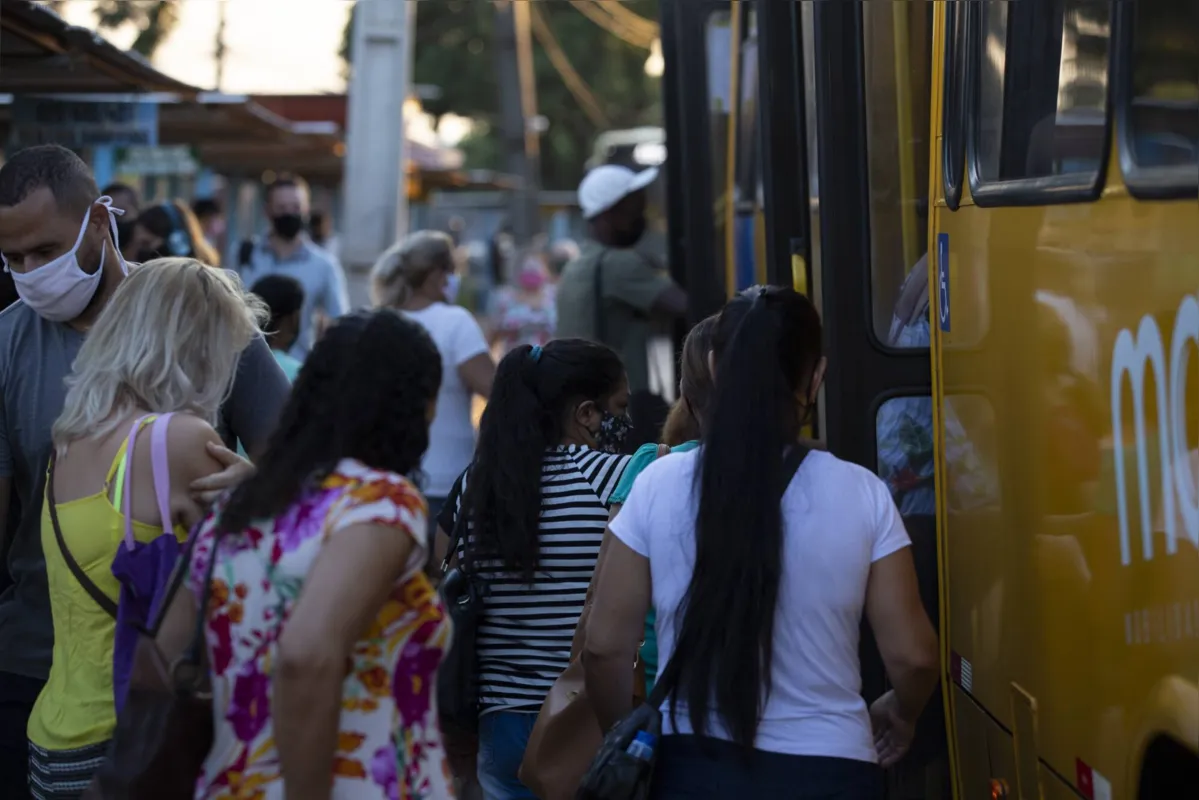 Imagem ilustrativa da imagem Usuários do transporte coletivo em Londrina reclamam de superlotação