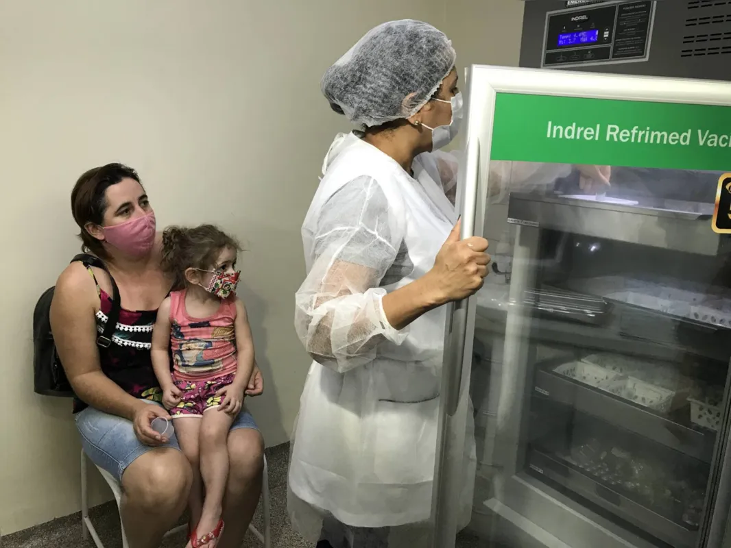 Imagem ilustrativa da imagem Vacinação contra gripe em crianças, gestantes e puérperas começa em 38 UBS de Londrina