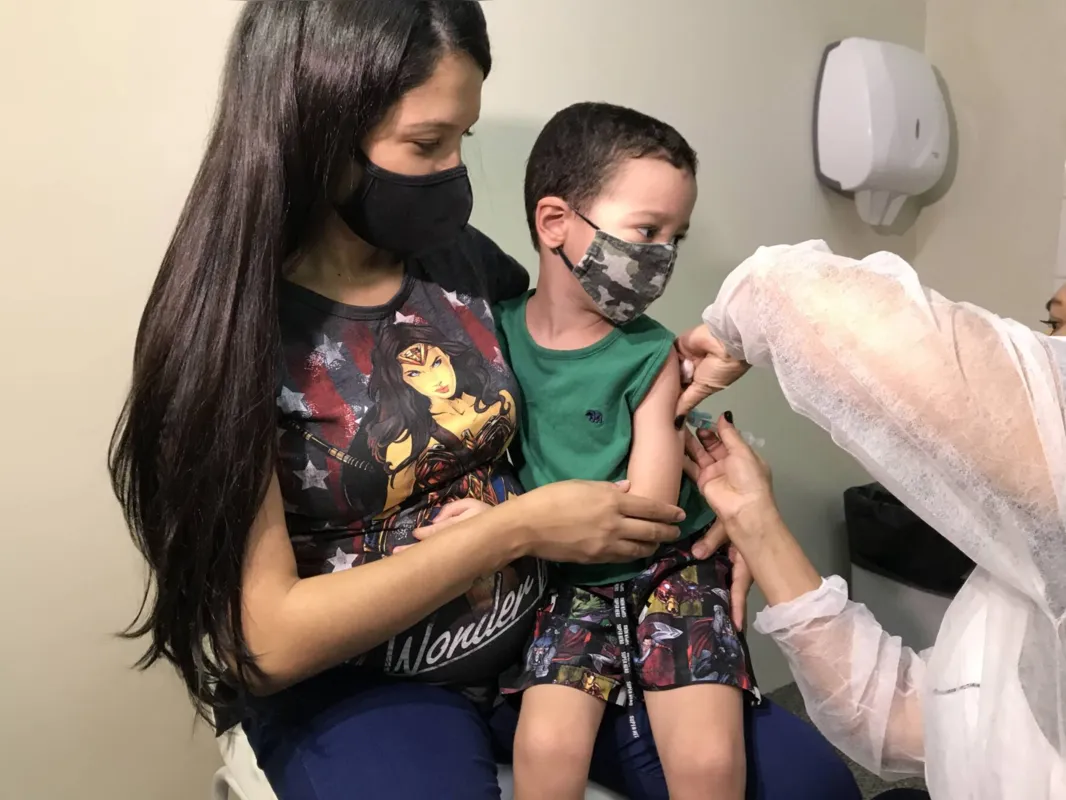 Imagem ilustrativa da imagem Vacinação contra gripe em crianças, gestantes e puérperas começa em 38 UBS de Londrina