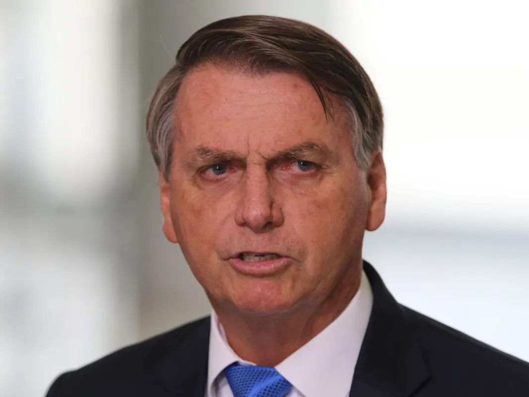 Imagem ilustrativa da imagem Vou ter que sair na porrada com um bosta desses, diz Bolsonaro