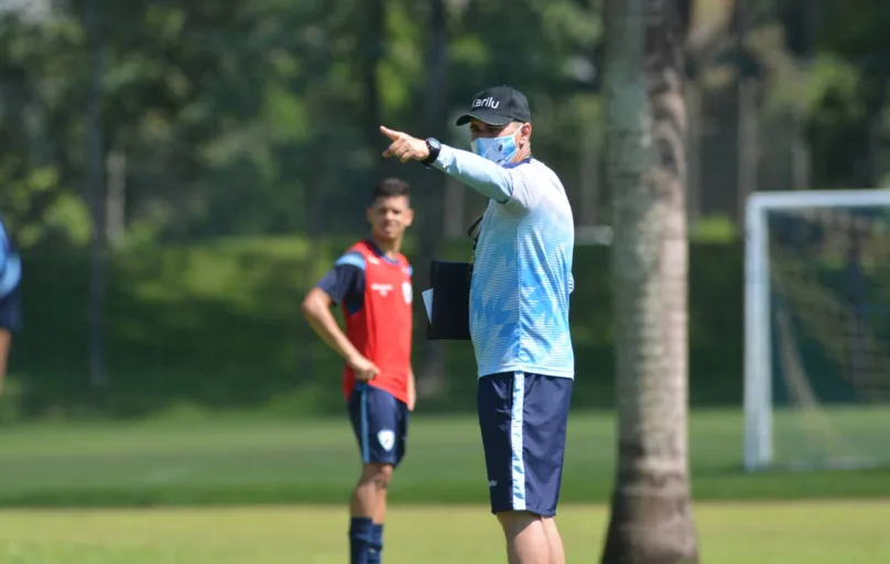 Ainda sem treinador, Edson Borges comanda os treinos do LEC interinamente
