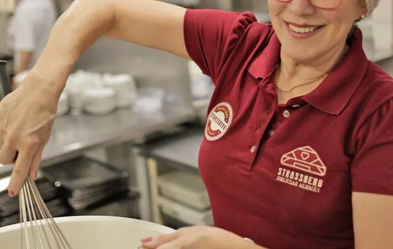 Jandira Strass, proprietária do restaurante Strassberg: “Tudo é feito artesanalmente: massas, defumados, recheios e caldas. Ao todo, são 70 empregos diretos”
