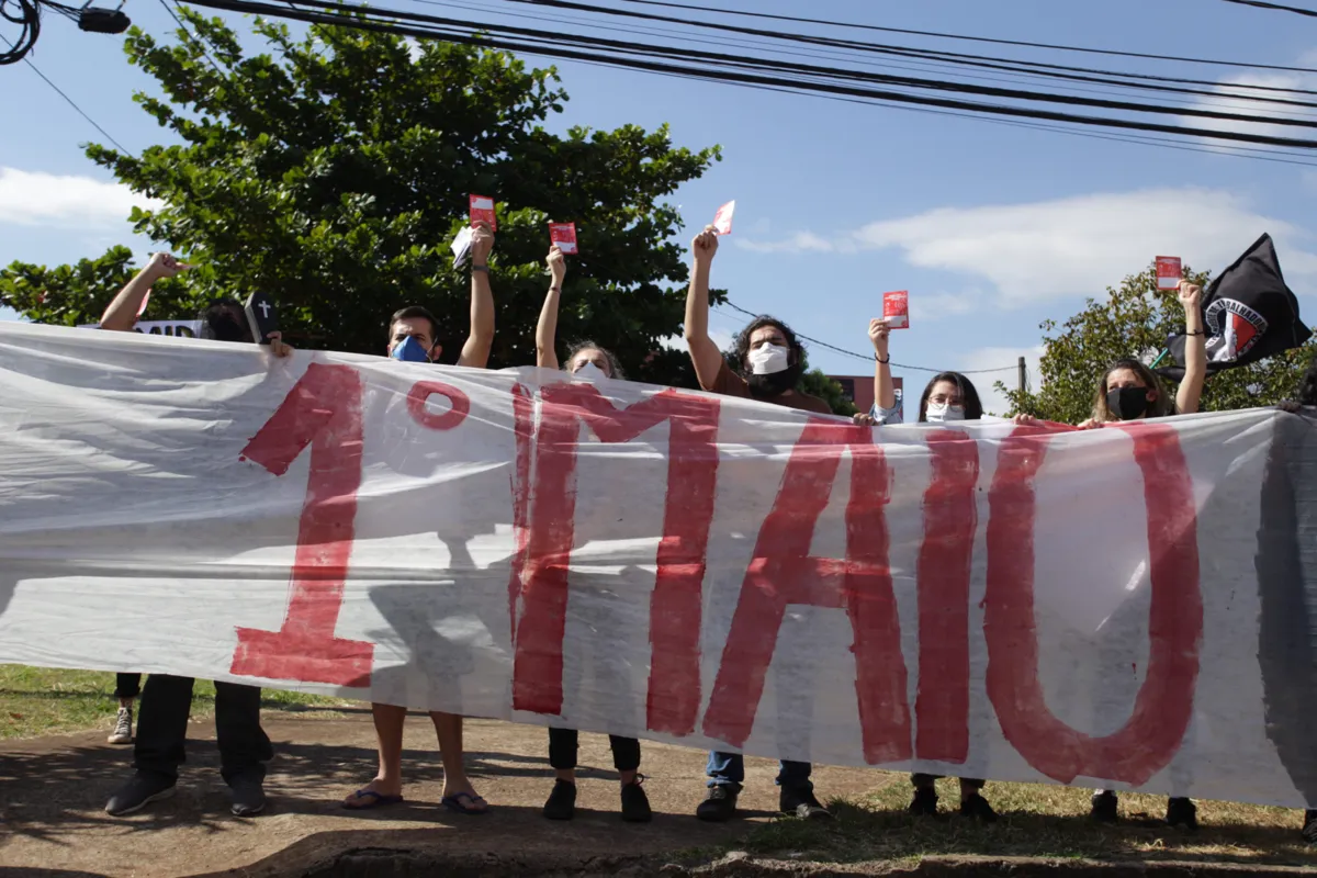Imagem ilustrativa da imagem 1º de maio em Londrina é marcado com ato em frente a call center