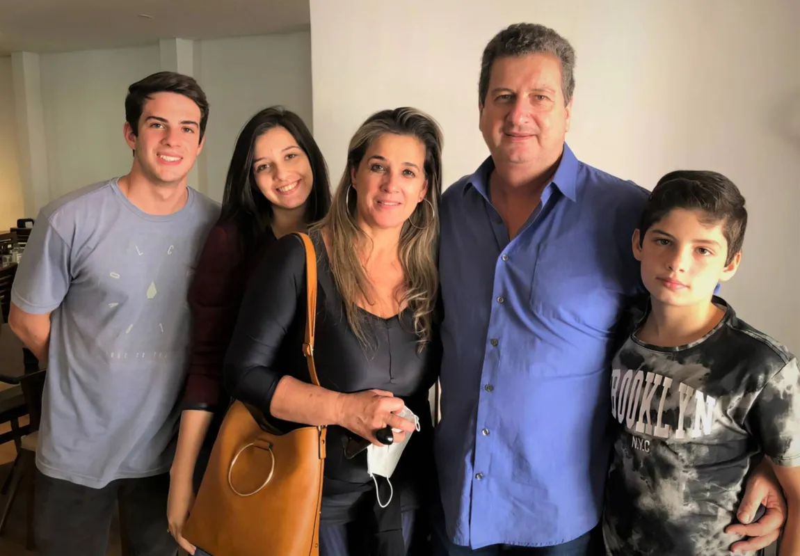 Imagem ilustrativa da imagem A família V no Maneco