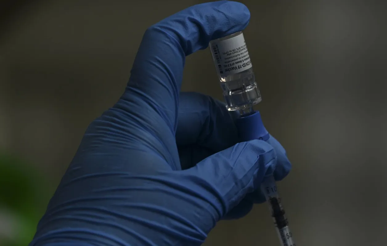 Imagem ilustrativa da imagem Agência anuncia na sexta se autoriza vacina da Pfizer para jovens de 12 a 15 anos