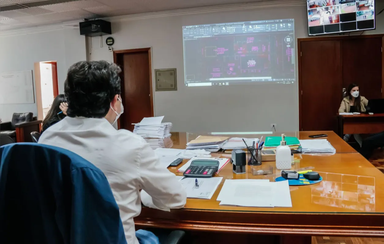  A versão final do projeto arquitetônico foi apresentada em reunião técnica realizada no gabinete municipal por membros da comissão especial responsável pela obra nesta sexta-feira (14). 