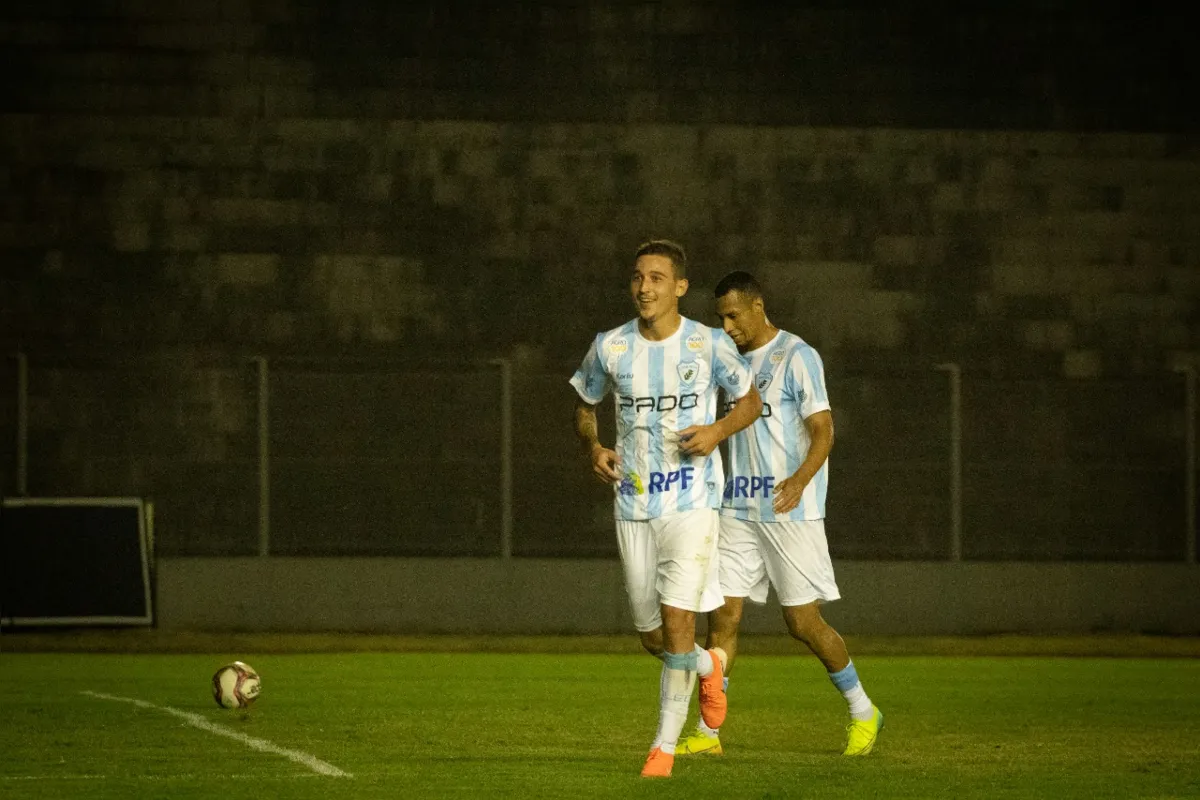 Com os dois gols em Cascavel, Safira assumiu a artilharia do LEC no Paranaense, com quatro gols