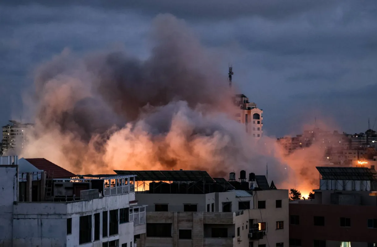Imagem ilustrativa da imagem Bombardeios continuam em conflito entre Israel e Gaza apesar de negociações por cessar-fogo