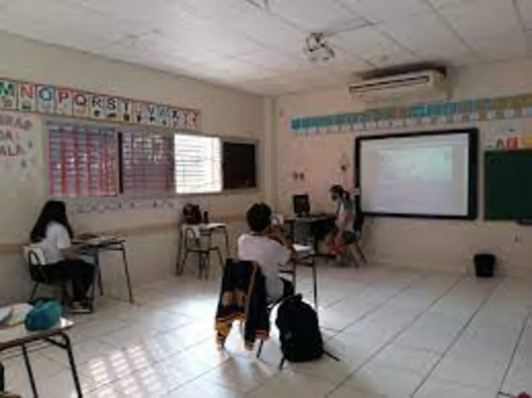 Imagem ilustrativa da imagem Cai no Paraná limite de 30% da quantidade de alunos para aulas presenciais