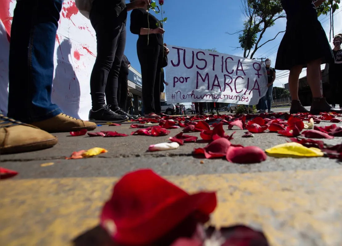 O grupo Néias e a Frente Feminista de Londrina recordaram a perda prematura e violenta da mulher