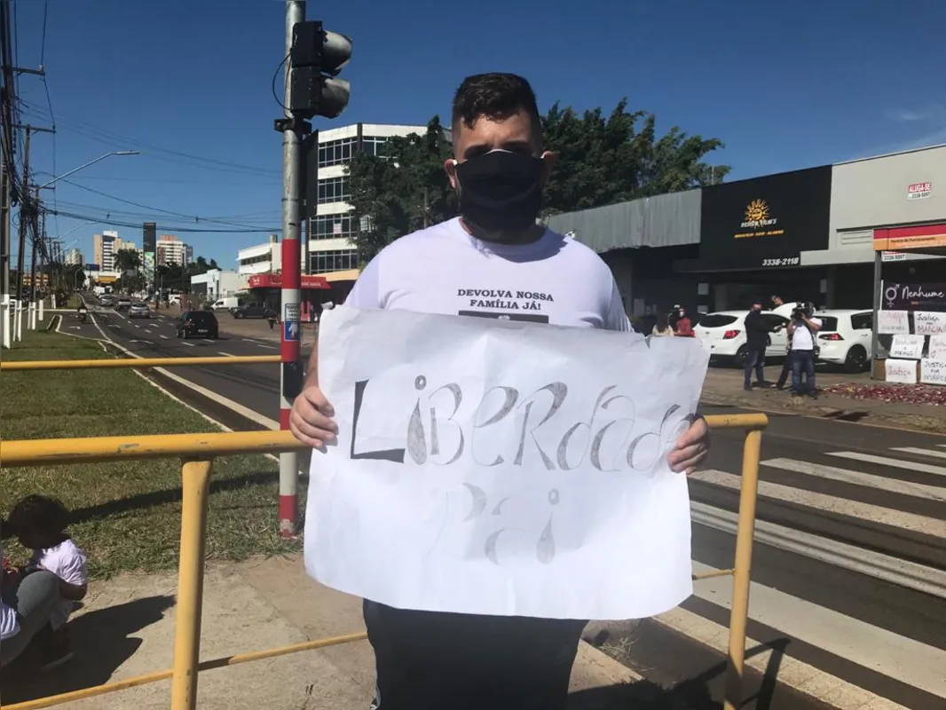 Rafael Henrique dos Santos, 25 anos: Foi um acidente, já sofremos demais e meu pai merece a liberdade"