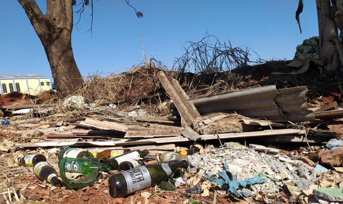 Vivi Xavier, na zona norte: lixo jogado em vias e terrenos baldios é motivo de reclamação dos moradores